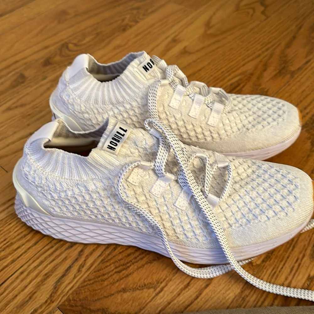 No bull knit runners. Size 9.5. Barely worn. Almost new.